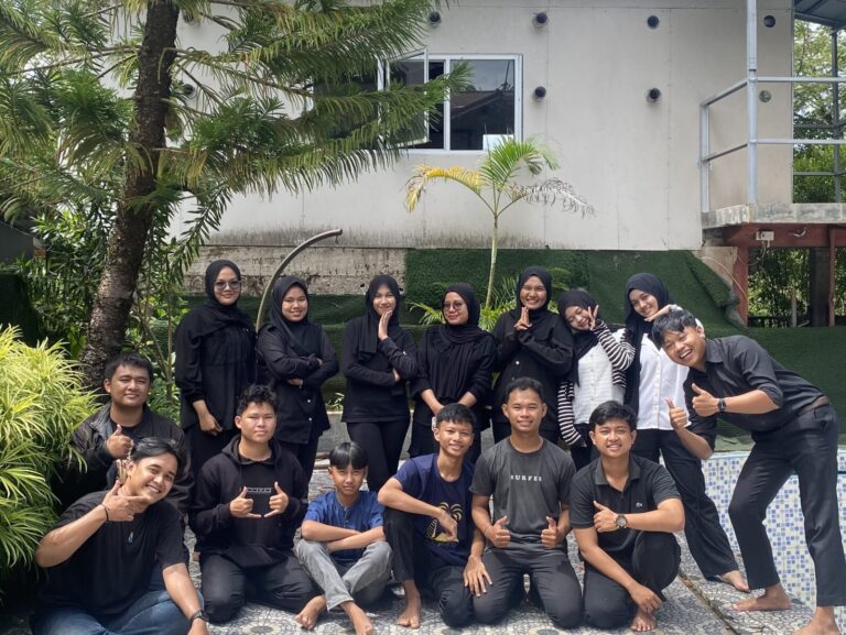 Tempat belajar/les/bimbel bahasa inggris di Padang. Kampung inggris pertama di sumatera barat.