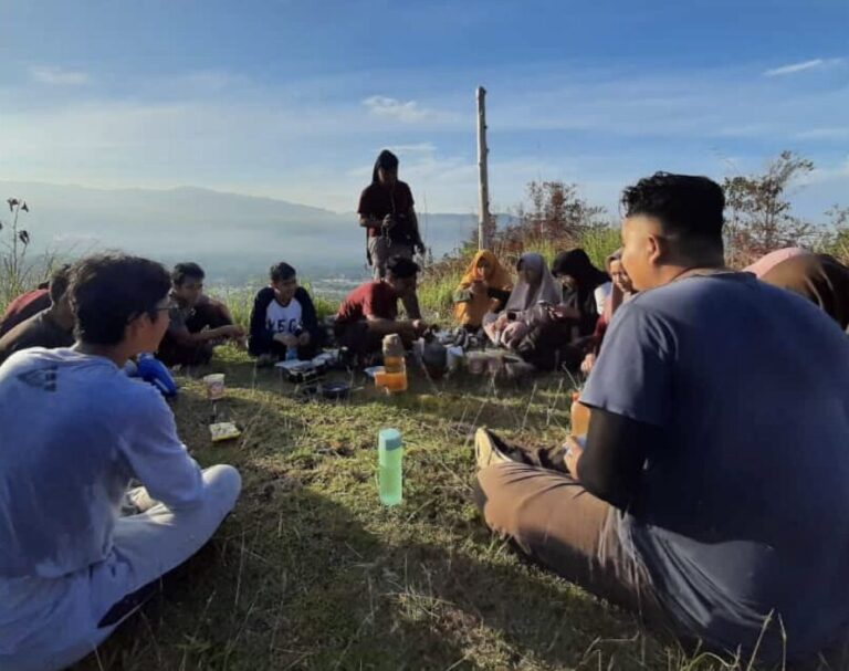 Morning class di Bukik sungkai english environment 24 jam. camp profile