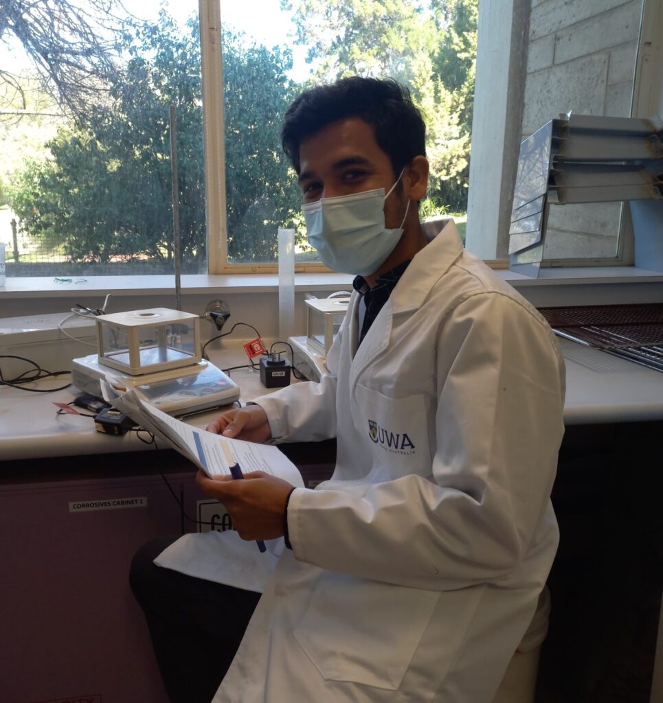 From YEC to Aussie: Perjalanan Agus meneliti Mikroplastik di Australia