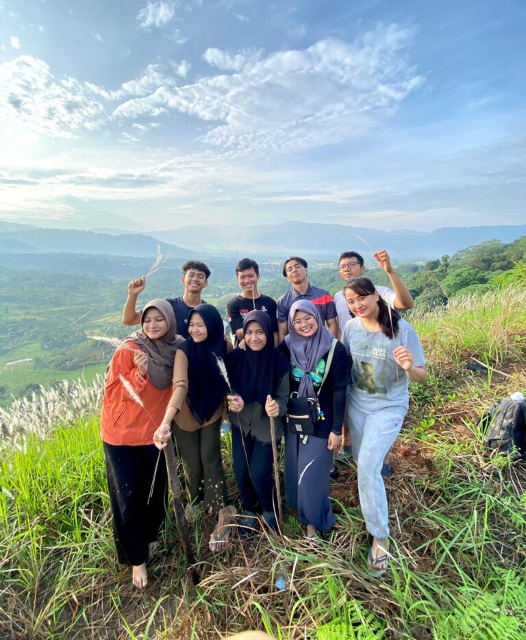 Kampung Inggris Padang yang berlokasi di Sungkai, dikelilingi oleh alam yang masih asri