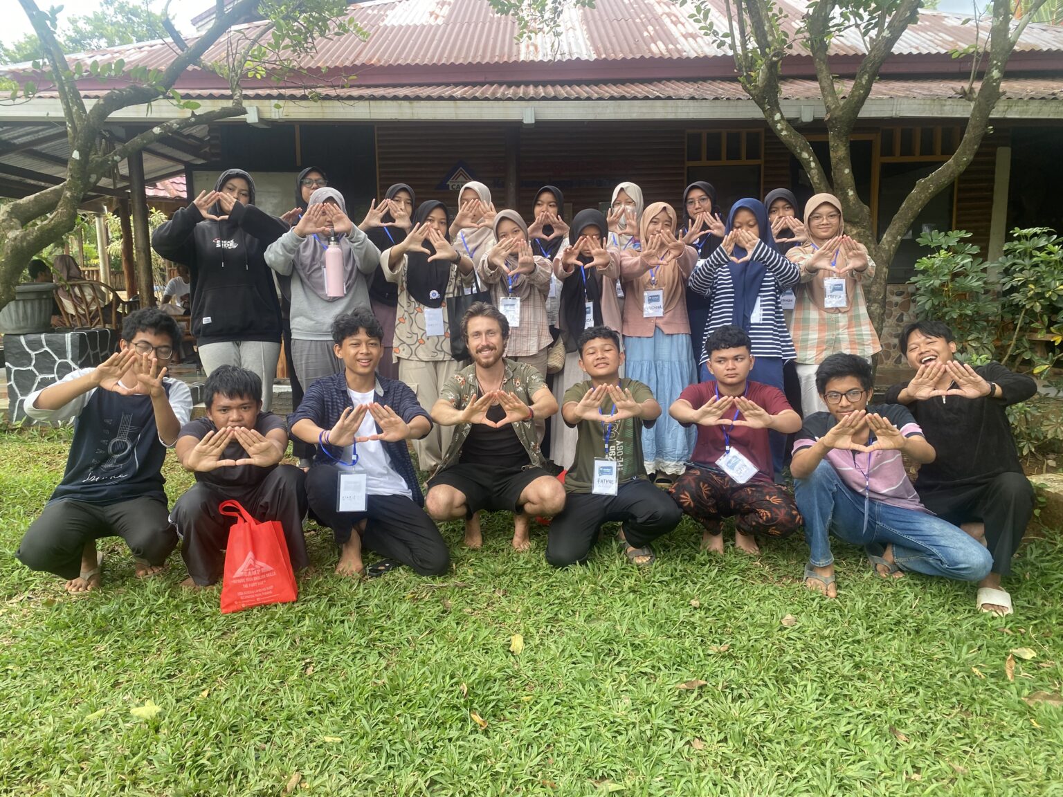 Tempat belajar/les/bimbel bahasa inggris di Padang. Kampung inggris pertama di sumatera barat.