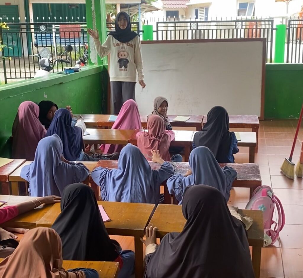 Belajar Bahasa Inggris Gratis di Lambung Bukit - Youth English Camp