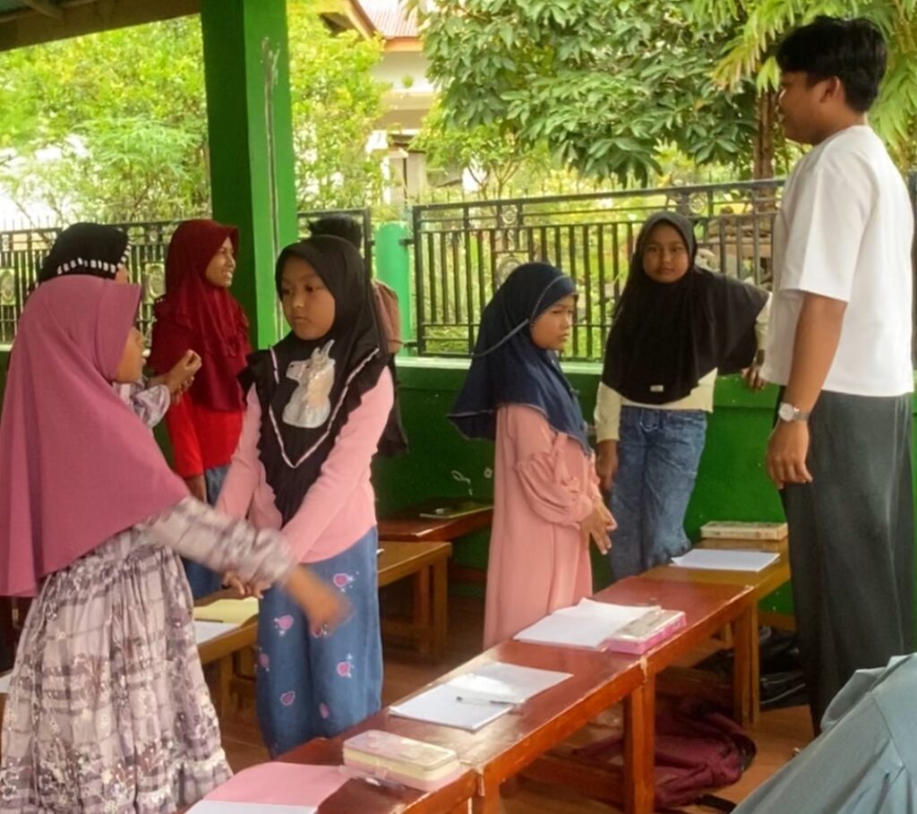 Belajar bahasa inggris gratis di Lambung bukit