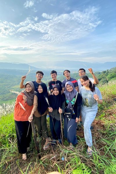 Kampung Inggris Padang yang berlokasi di Sungkai, dikelilingi oleh alam yang masih asri